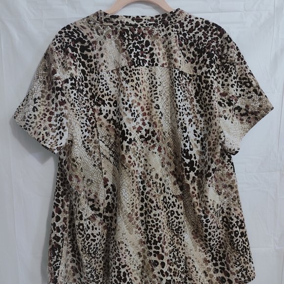 Dana Buchman Blouse In XL. Collared, Button Up, Leopard Print, Short Sleeves - Picture 5 of 8